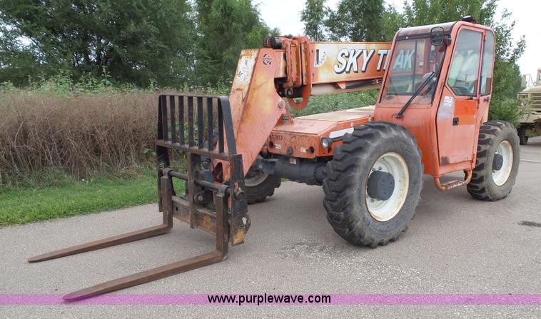 image for item K8248 2002 Sky Trak 8042 telehandler