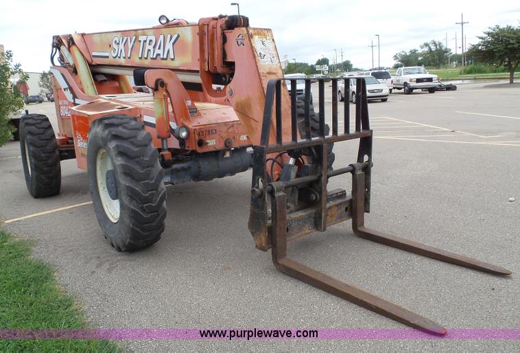 image for item K8248 2002 Sky Trak 8042 telehandler
