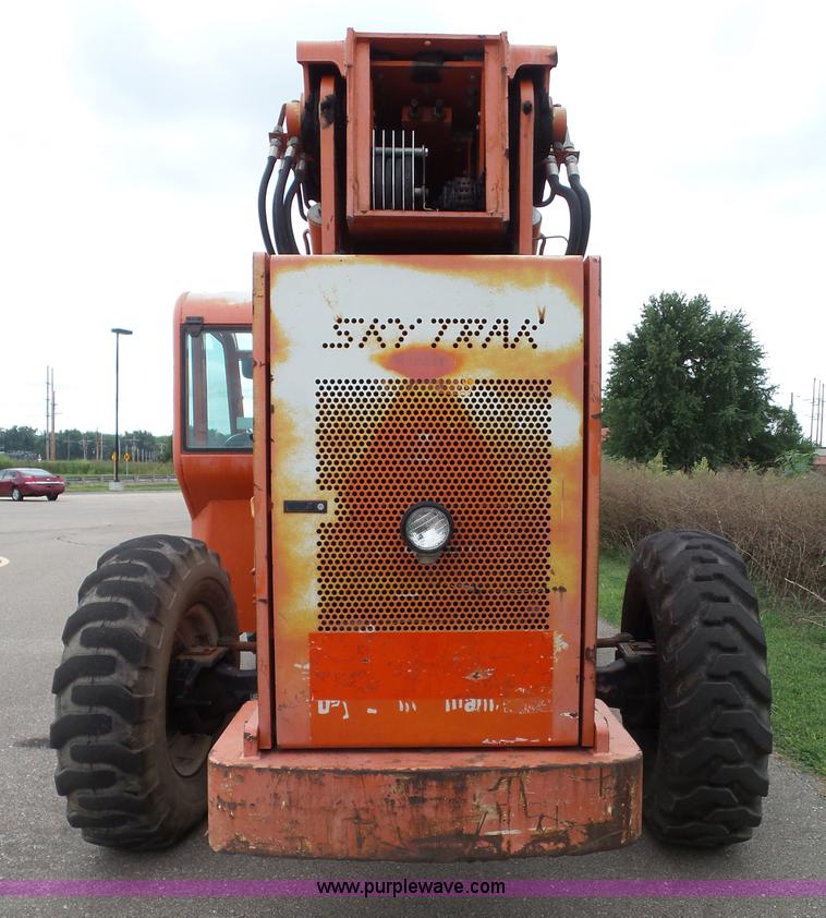 image for item K8248 2002 Sky Trak 8042 telehandler