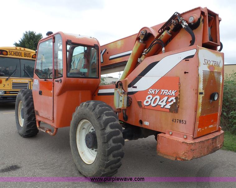 image for item K8248 2002 Sky Trak 8042 telehandler
