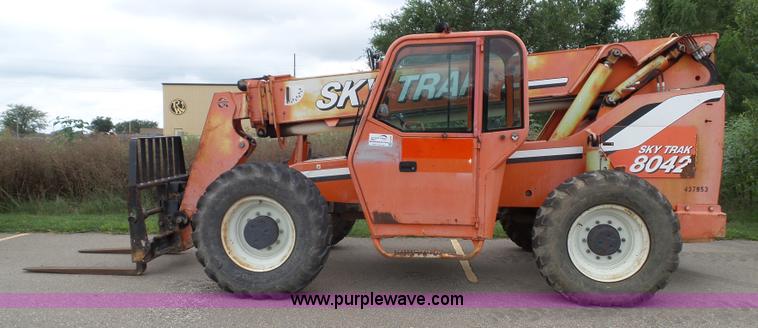 image for item K8248 2002 Sky Trak 8042 telehandler