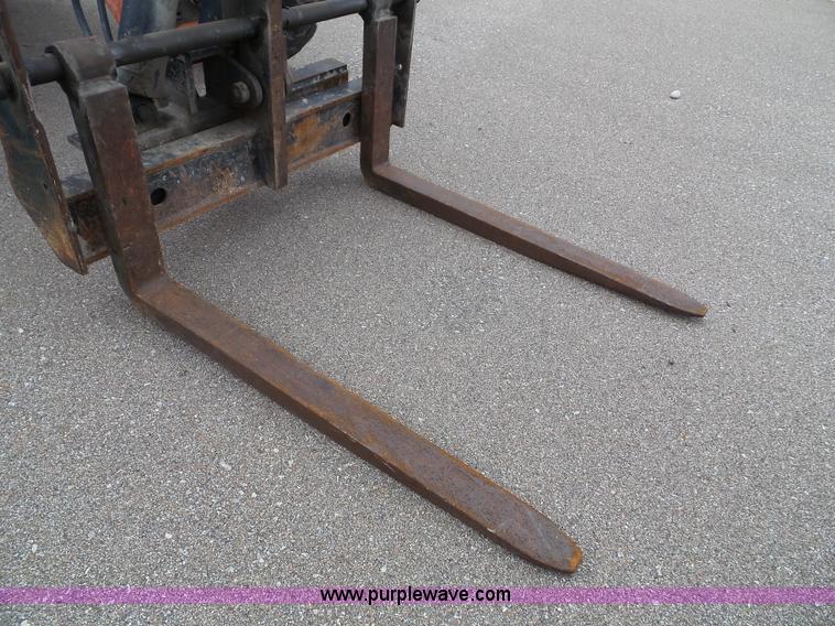 image for item K8248 2002 Sky Trak 8042 telehandler