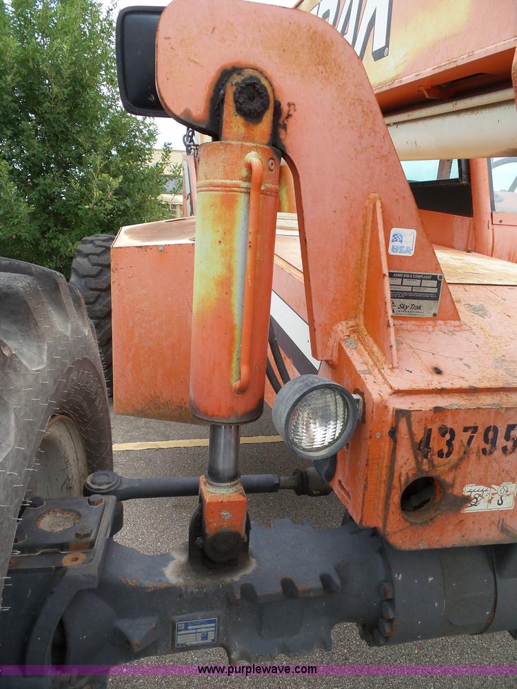 image for item K8248 2002 Sky Trak 8042 telehandler