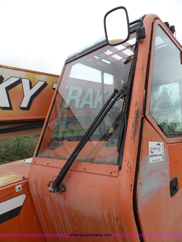 image for item K8248 2002 Sky Trak 8042 telehandler