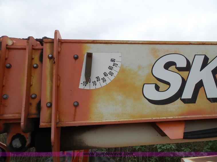 image for item K8248 2002 Sky Trak 8042 telehandler