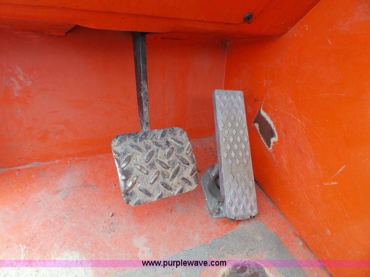 image for item K8248 2002 Sky Trak 8042 telehandler