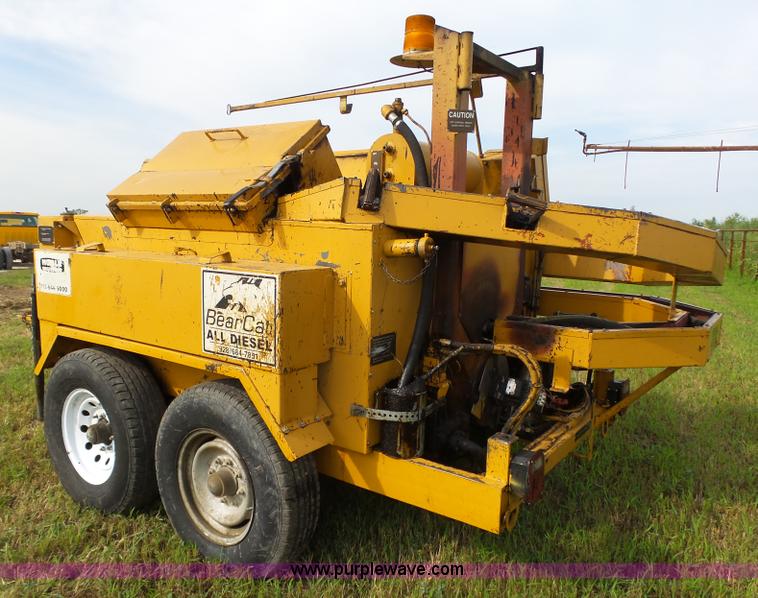 image for item K8473 Bear Cat BC400D pot hole patcher