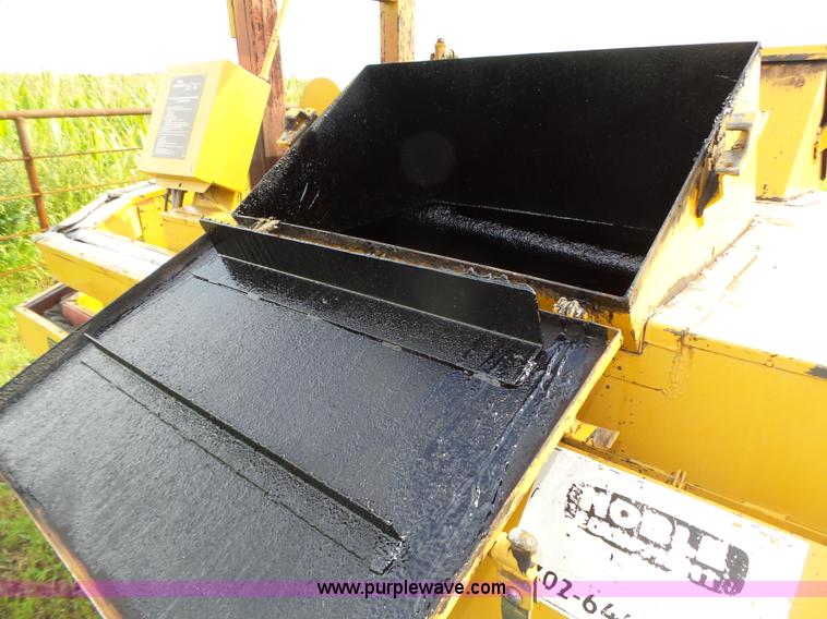 image for item K8473 Bear Cat BC400D pot hole patcher