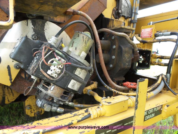 image for item K8473 Bear Cat BC400D pot hole patcher