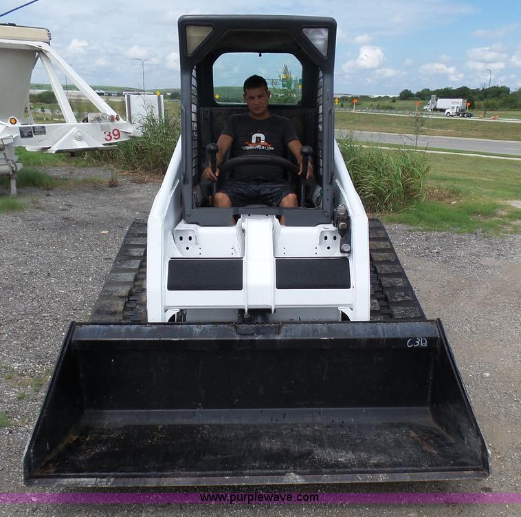 image for item L1585 2001 Bobcat 864T skid steer