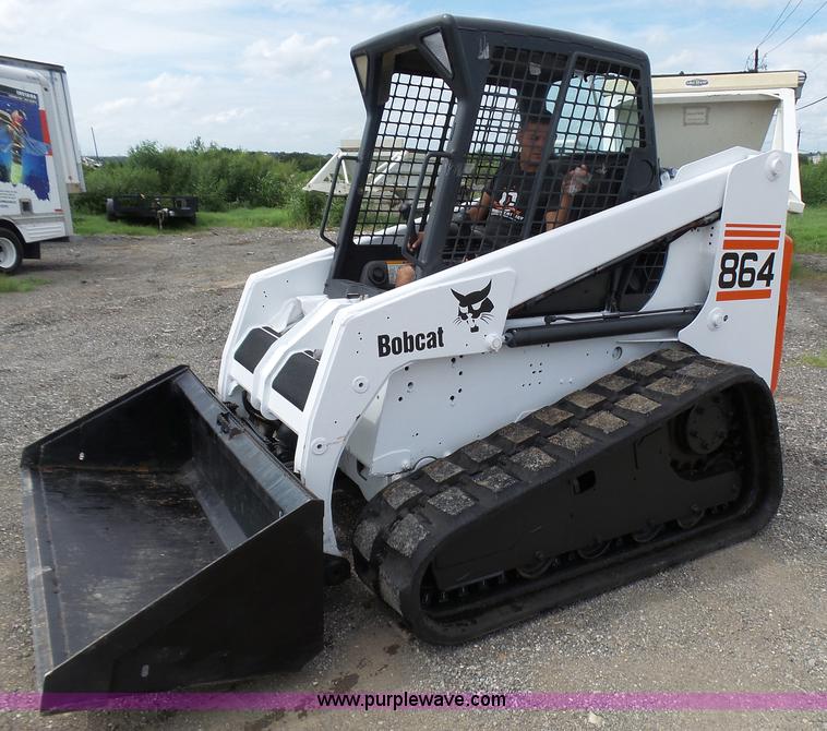 image for item L1585 2001 Bobcat 864T skid steer