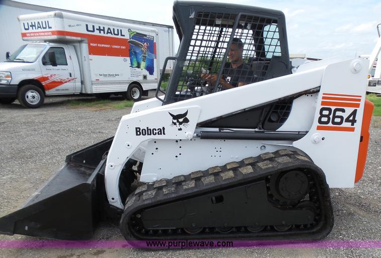 image for item L1585 2001 Bobcat 864T skid steer