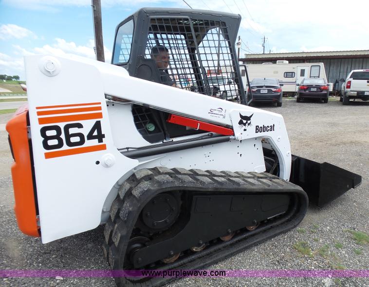 image for item L1585 2001 Bobcat 864T skid steer