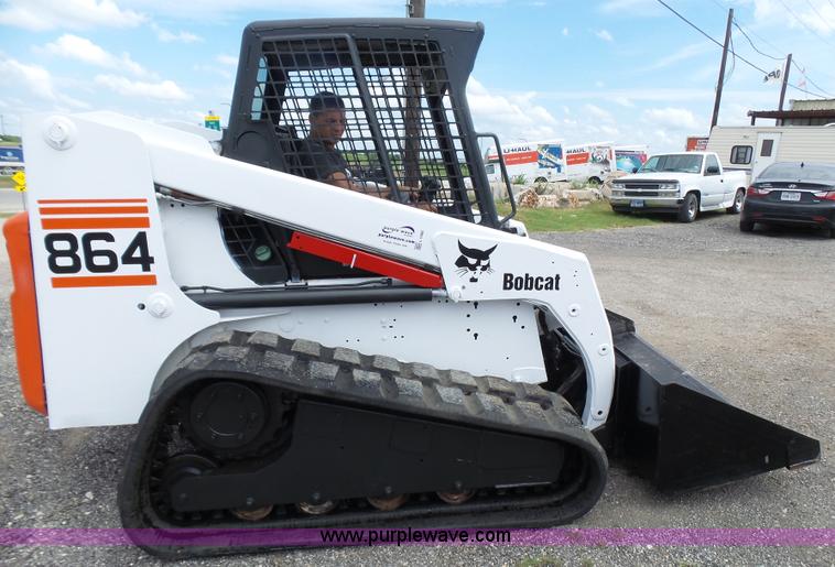 image for item L1585 2001 Bobcat 864T skid steer
