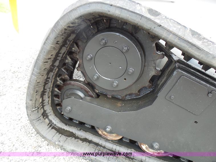 image for item L1585 2001 Bobcat 864T skid steer