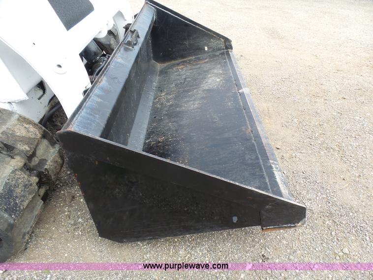 image for item L1585 2001 Bobcat 864T skid steer