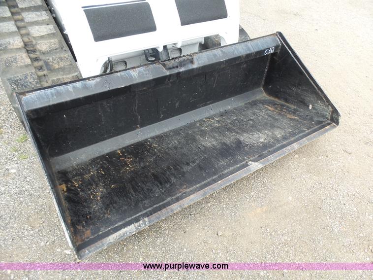 image for item L1585 2001 Bobcat 864T skid steer