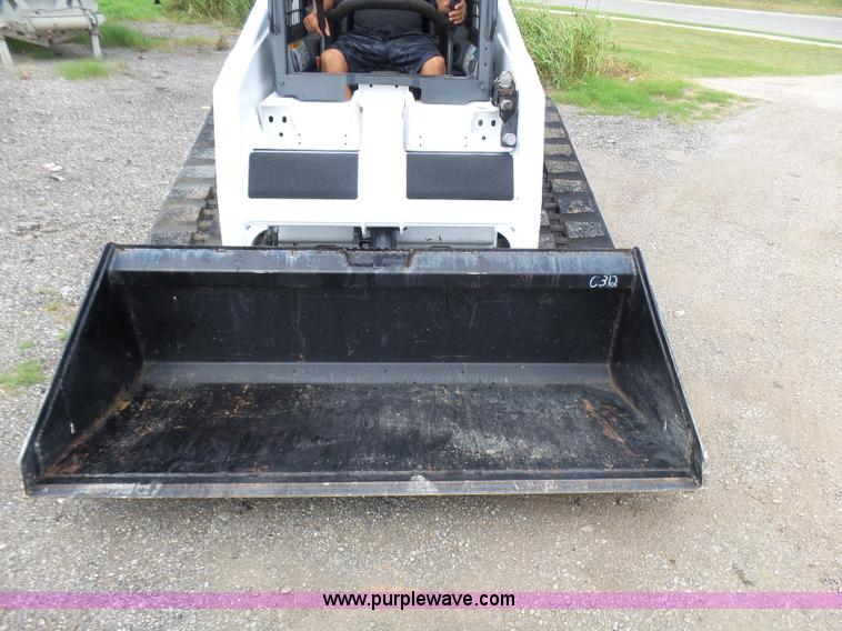 image for item L1585 2001 Bobcat 864T skid steer