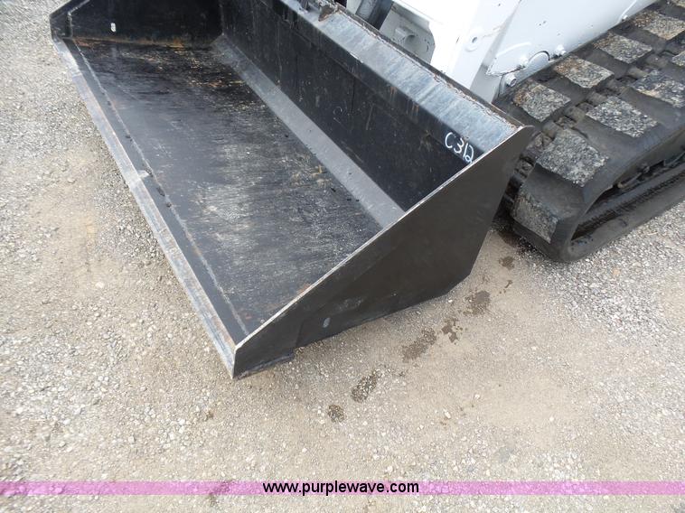 image for item L1585 2001 Bobcat 864T skid steer