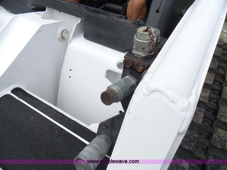 image for item L1585 2001 Bobcat 864T skid steer