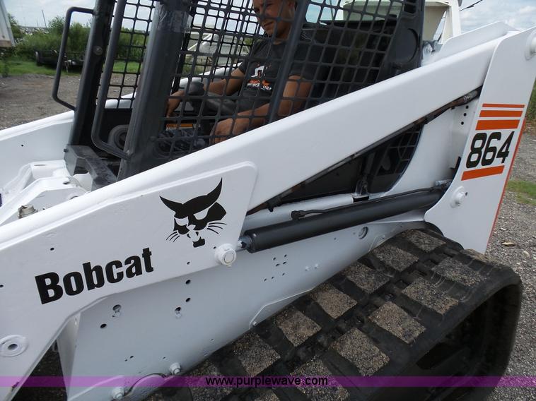 image for item L1585 2001 Bobcat 864T skid steer
