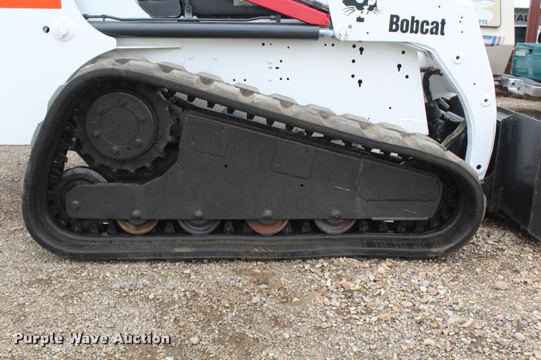 image for item L1585 2001 Bobcat 864T skid steer