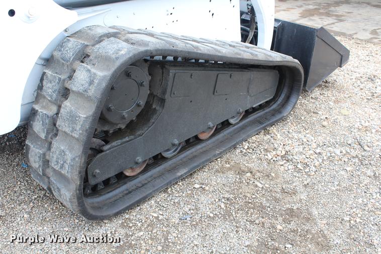 image for item L1585 2001 Bobcat 864T skid steer