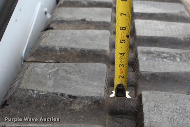 image for item L1585 2001 Bobcat 864T skid steer