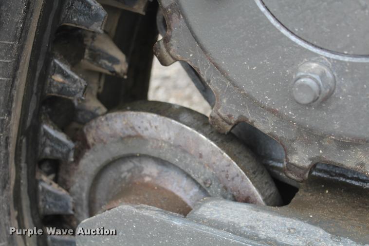 image for item L1585 2001 Bobcat 864T skid steer