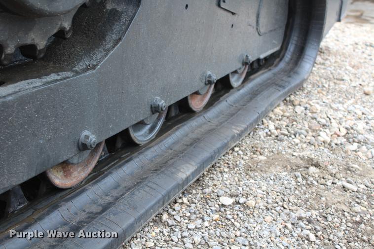 image for item L1585 2001 Bobcat 864T skid steer