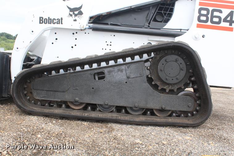 image for item L1585 2001 Bobcat 864T skid steer