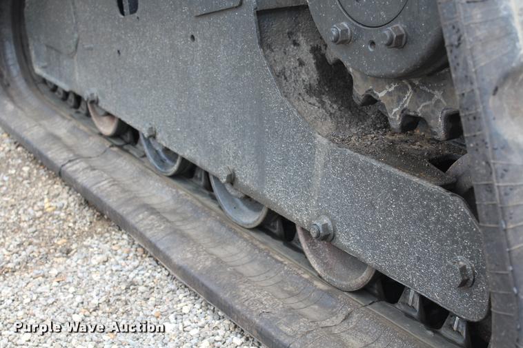 image for item L1585 2001 Bobcat 864T skid steer