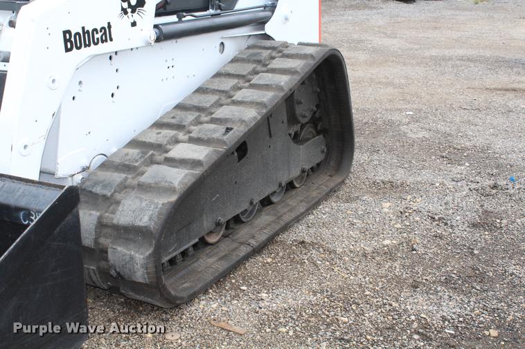 image for item L1585 2001 Bobcat 864T skid steer
