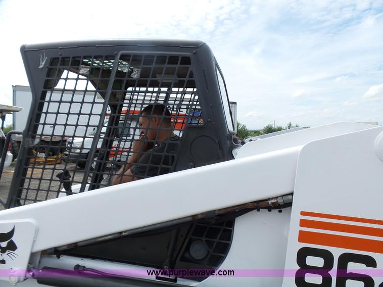 image for item L1585 2001 Bobcat 864T skid steer