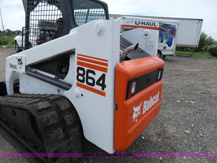 image for item L1585 2001 Bobcat 864T skid steer