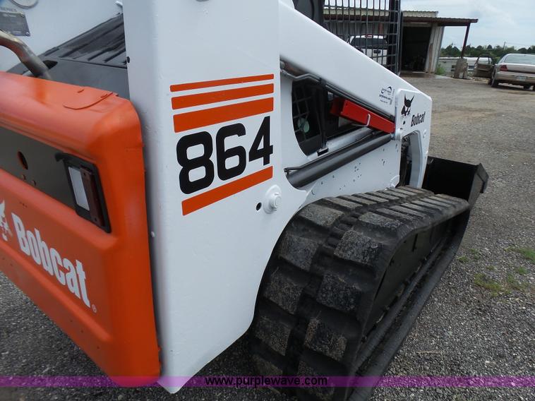image for item L1585 2001 Bobcat 864T skid steer