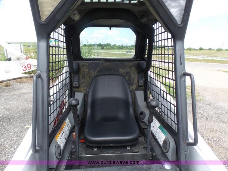 image for item L1585 2001 Bobcat 864T skid steer