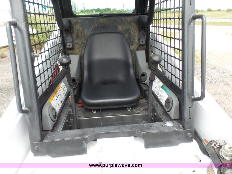 image for item L1585 2001 Bobcat 864T skid steer