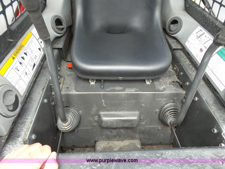 image for item L1585 2001 Bobcat 864T skid steer