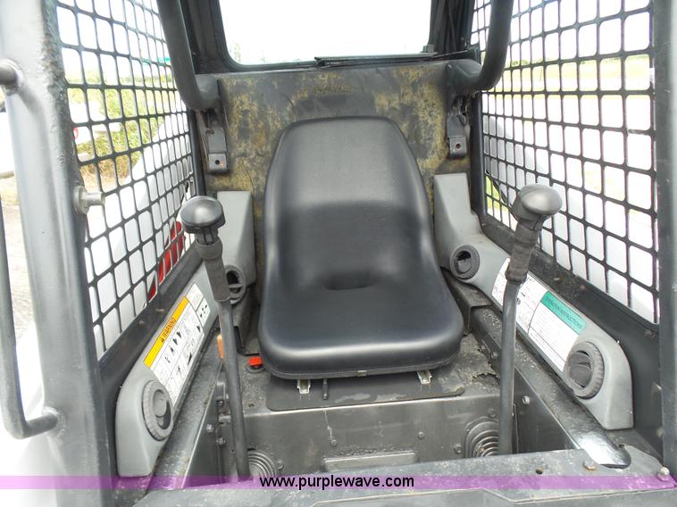 image for item L1585 2001 Bobcat 864T skid steer