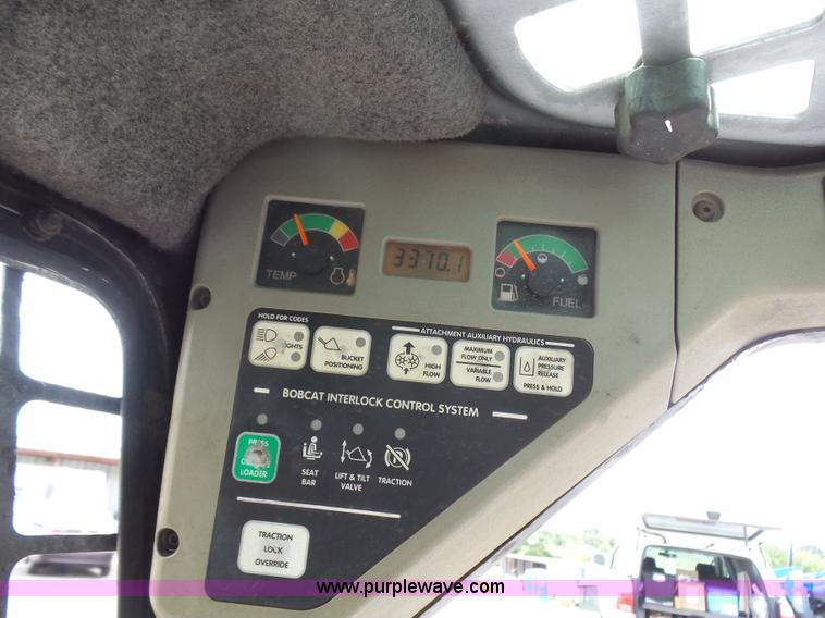 image for item L1585 2001 Bobcat 864T skid steer