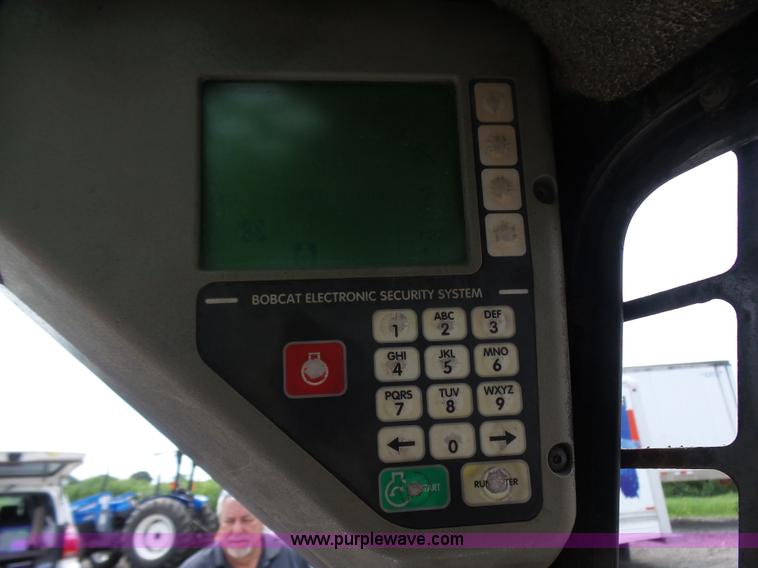 image for item L1585 2001 Bobcat 864T skid steer