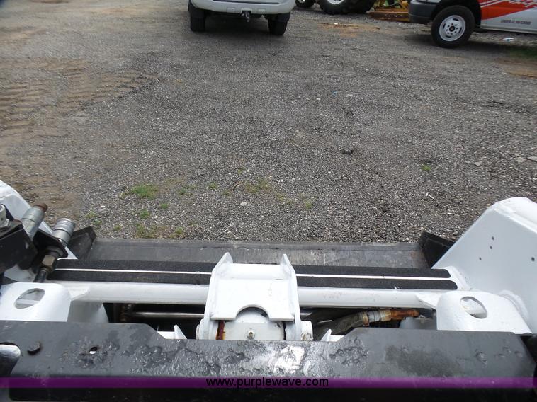 image for item L1585 2001 Bobcat 864T skid steer