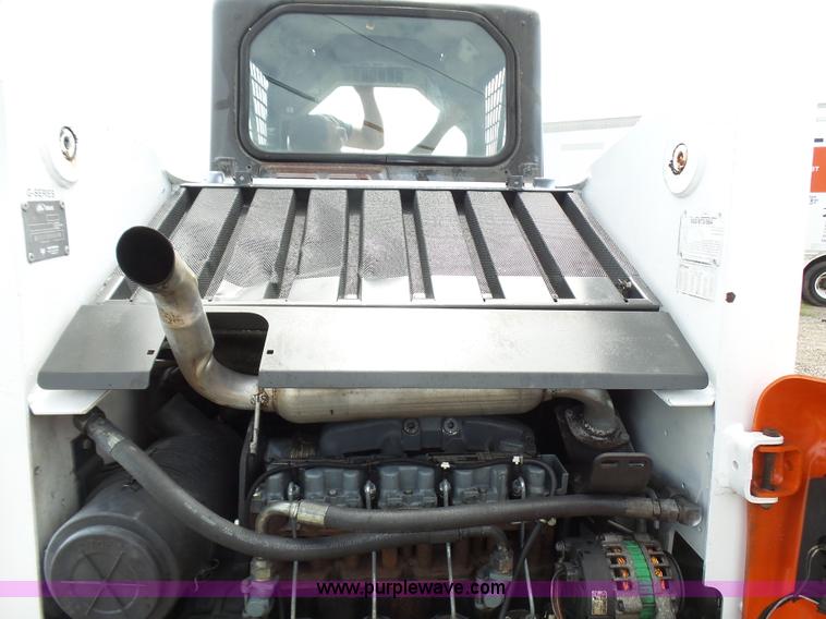 image for item L1585 2001 Bobcat 864T skid steer