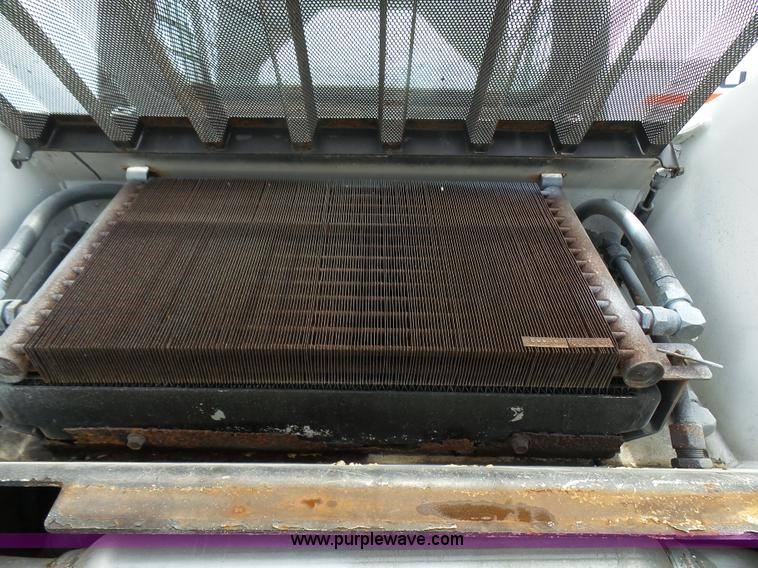 image for item L1585 2001 Bobcat 864T skid steer