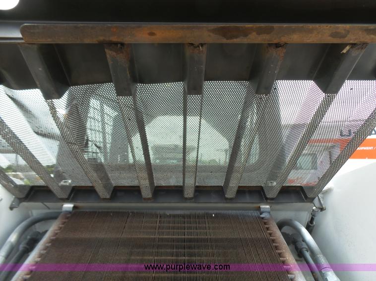 image for item L1585 2001 Bobcat 864T skid steer
