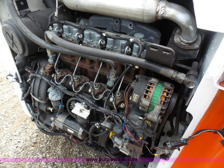 image for item L1585 2001 Bobcat 864T skid steer