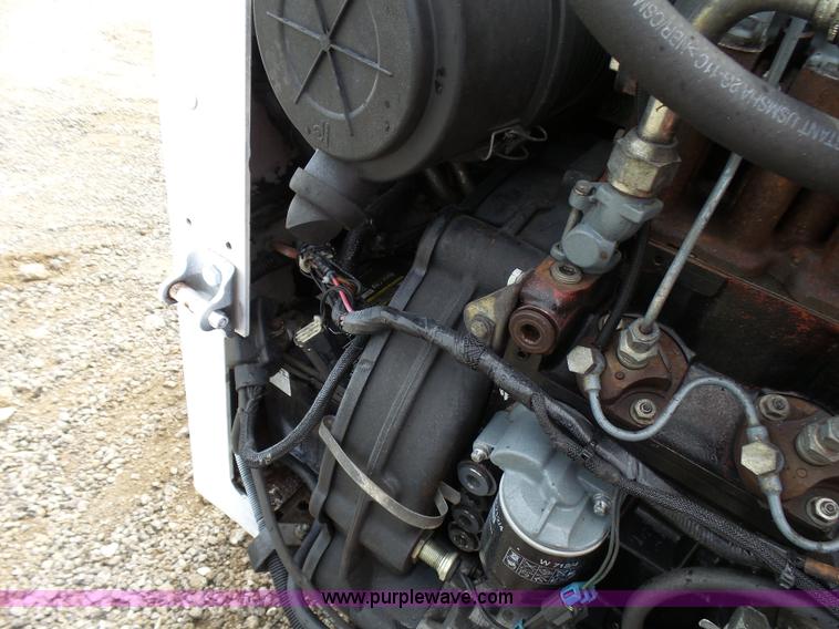 image for item L1585 2001 Bobcat 864T skid steer