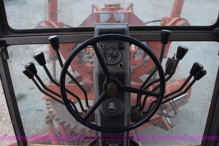 image for item L2582 1984 Champion 710A motor grader