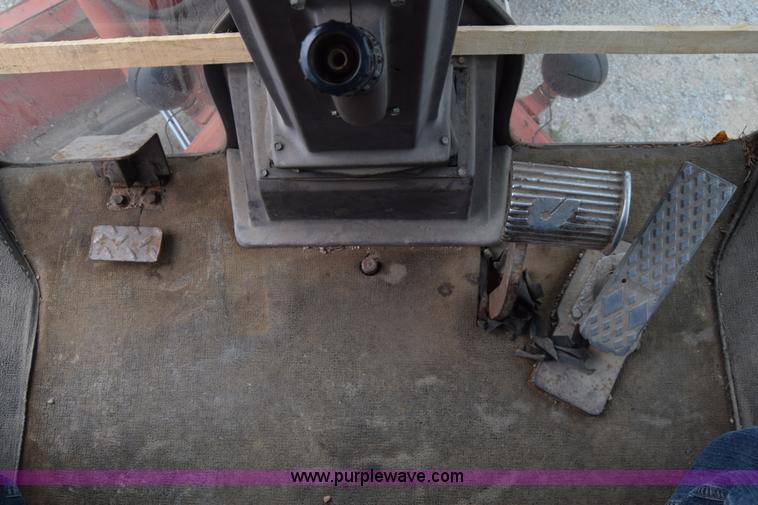 image for item L2582 1984 Champion 710A motor grader